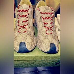 Gucci Beige Sneakers with Red Laces